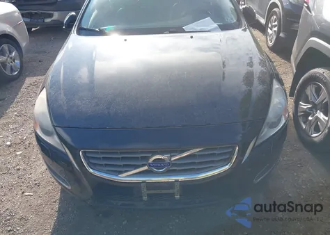 2013 Volvo S60 T5/T5 Platinum/T5 Premier/T5 Premier Plus z USA, uszkodzony, nr VIN YV1612FS7D2186510